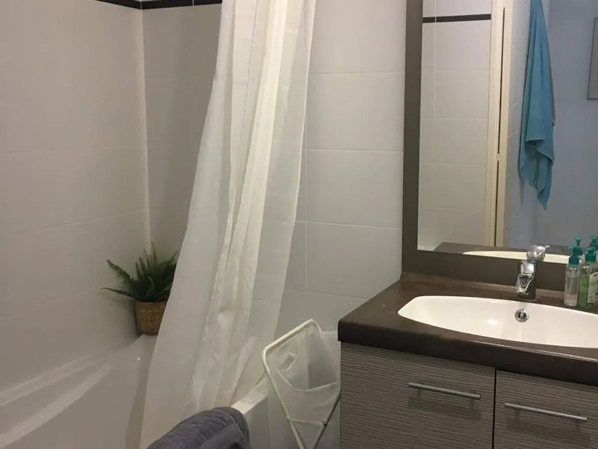Hyeres : T2 Avec Clim, Piscine & Parking Au Port - Fr-1-335-190 Daire