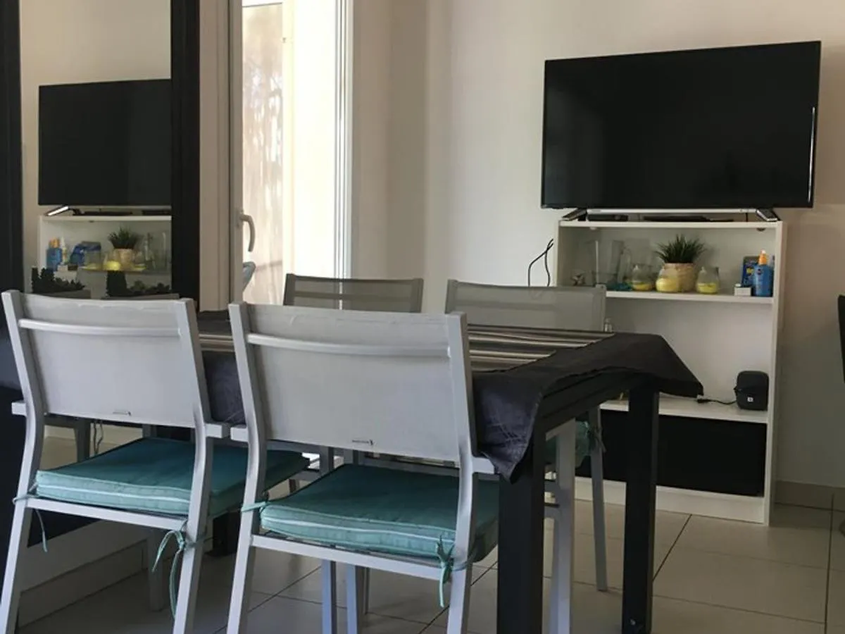 Hyeres : T2 Avec Clim, Piscine & Parking Au Port - Fr-1-335-190 Daire 0*,