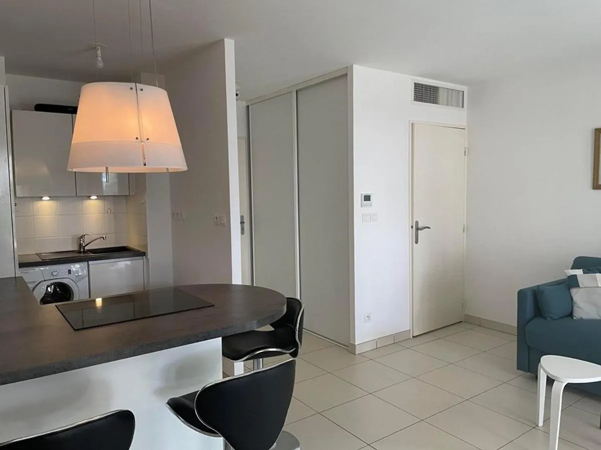 Hyeres : T2 Avec Clim, Piscine & Parking Au Port - Fr-1-335-190 Daire 0*,  Fransa